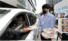 신선하고 저렴한 수산물 드라이브스루 판매