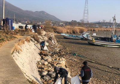 [포토뉴스] 교동도 남산포 일대 해안 쓰레기 수거