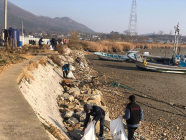[포토뉴스] 교동도 남산포 일대 해안 쓰레기 수거