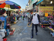 [포토뉴스] 설 명절 앞두고 전통시장 방역소독