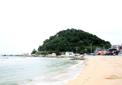 [박상건 시인의 '섬을 걷다'] 강원도 양양군 현북면 38해변과 죽도