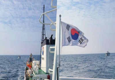 [속보] 해양쓰레기에 감긴 표류 어선 긴급구조