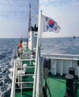 [속보] 해양쓰레기에 감긴 표류 어선 긴급구조