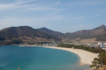 [해안선 기행] 잔잔한 호수, 상주해변을 걷다