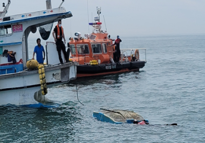 [포토뉴스] 갯바위 고립・전복 선박 구조