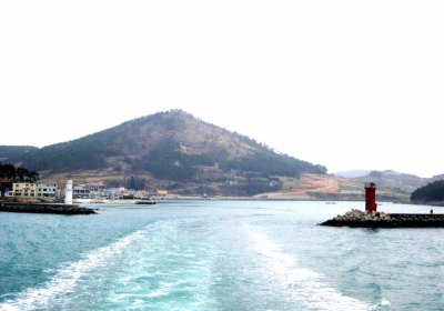 쓸쓸한 날엔 더욱 쓸쓸한 섬으로 가자